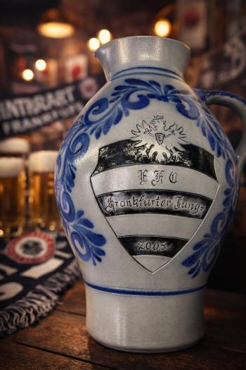 Eintracht Frankfurt EFC Bembel mit Logo